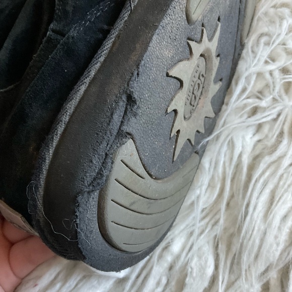 UGG Black Knightsbridge Skeepskin Lined Exposed Back Zipper Suede Boots Size 7 - Picture 14 of 15